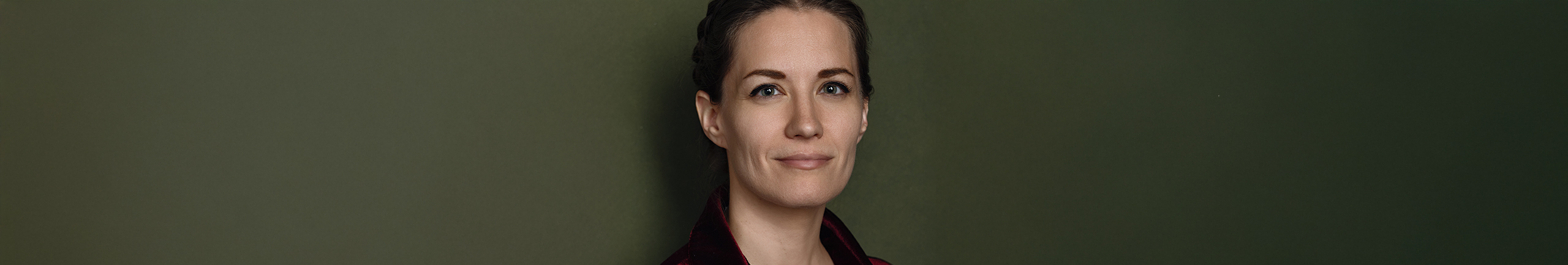 Headshot of SSSB Speaker Rebecca Romney on a jade green background